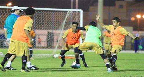 الشعلة يعود للتدريبات .. وماكيدا يوضح للاعبين أخطاء الفيصلي .. صور